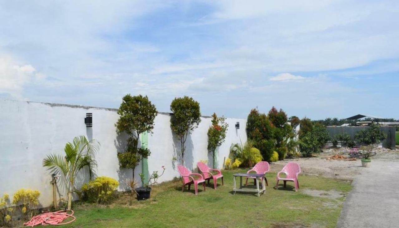 Hotel Grand Family Sungairampah Esterno foto