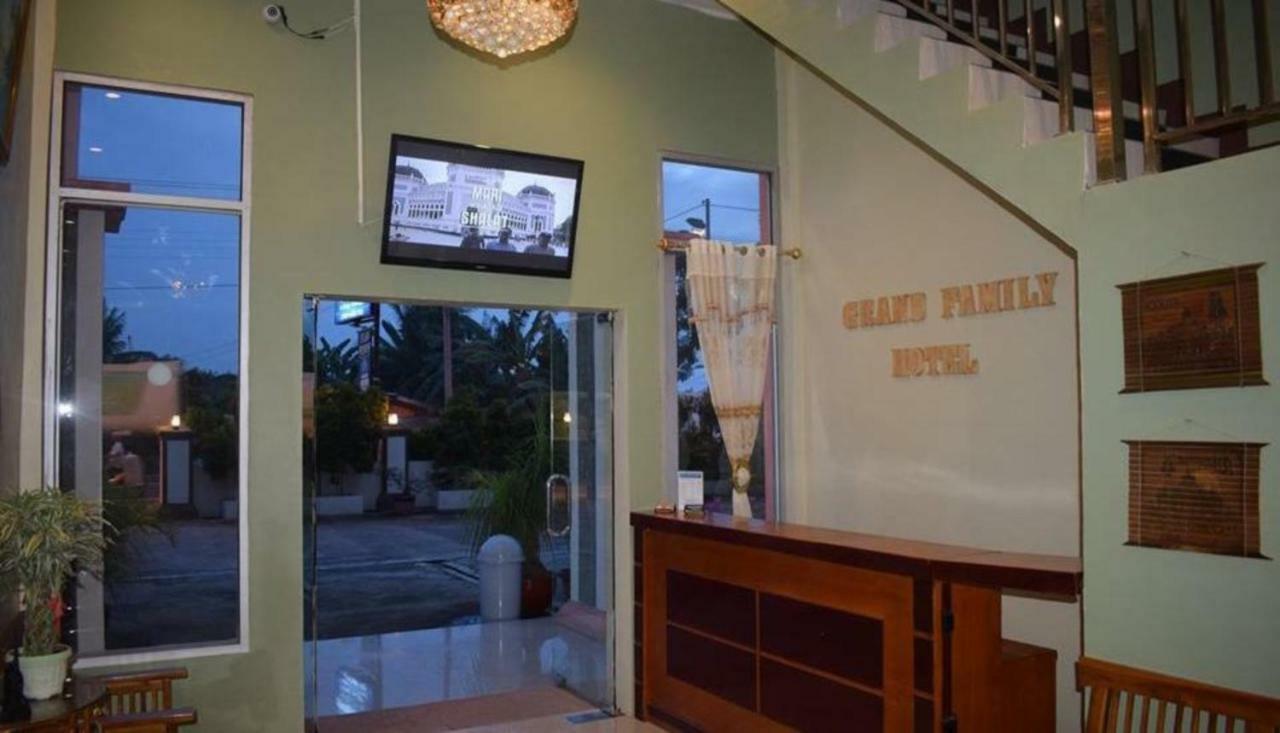 Hotel Grand Family Sungairampah Esterno foto
