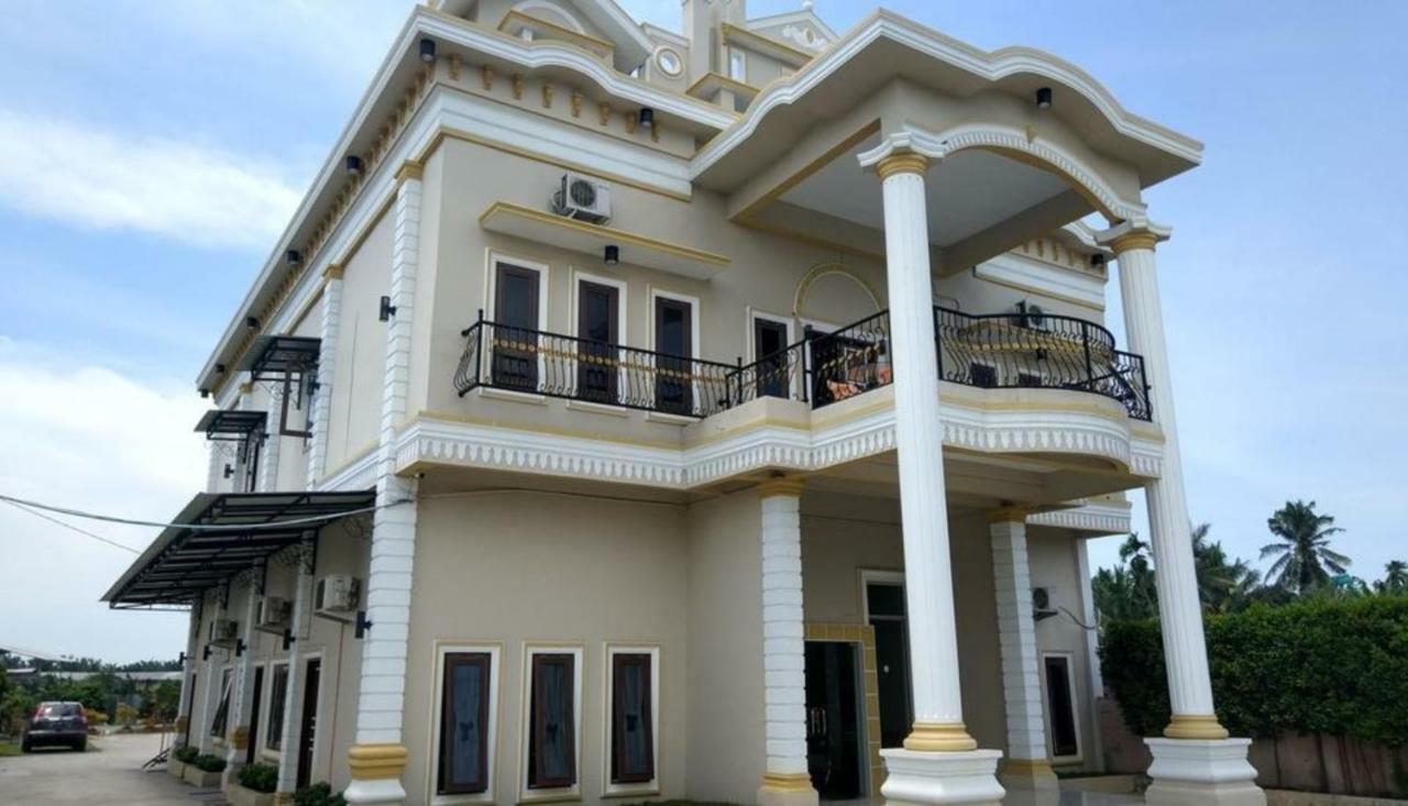 Hotel Grand Family Sungairampah Esterno foto