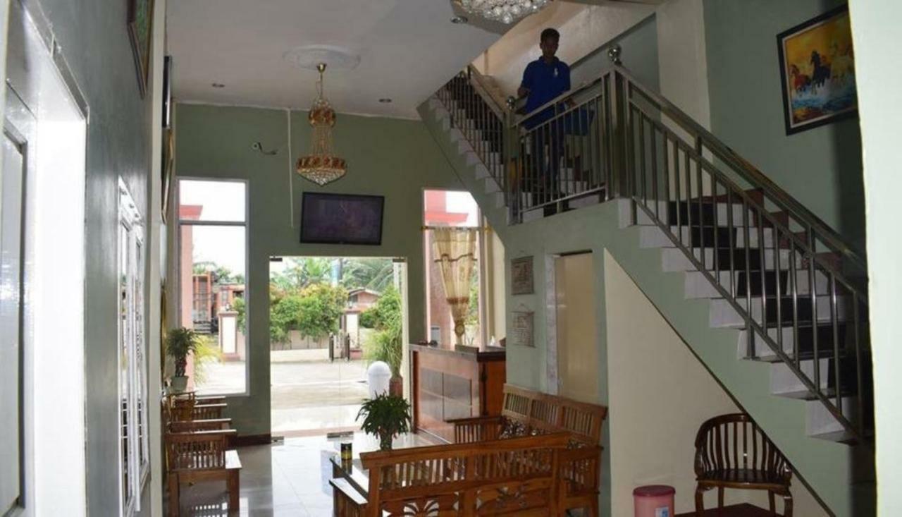Hotel Grand Family Sungairampah Esterno foto