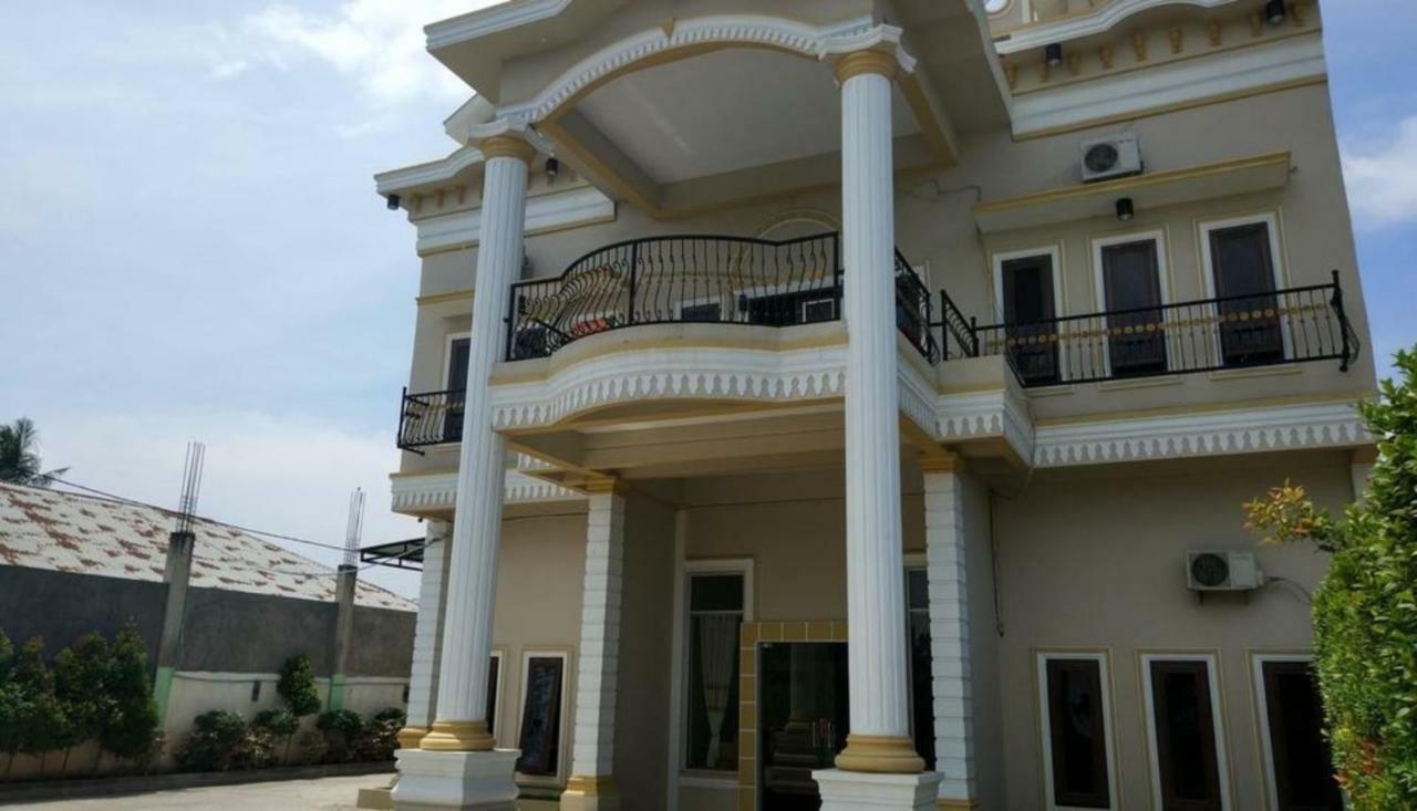 Hotel Grand Family Sungairampah Esterno foto